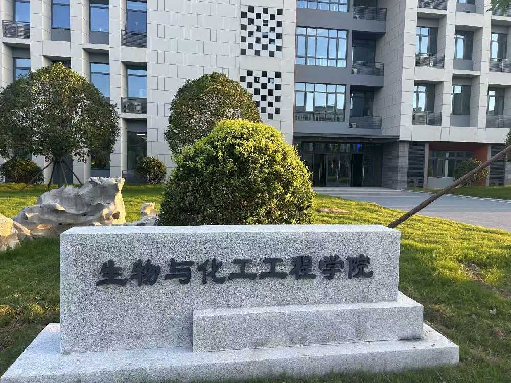蕉岭县扬州职业大学体育场高杆灯项目